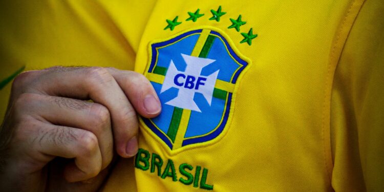 Antes mesmo da Copa começar, Seleção Brasileira já aparece em 2º lugar