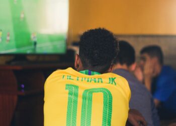 Brasileiros terão que pagar R$ 100 para assistir ao próximo jogo da Copa em um bar