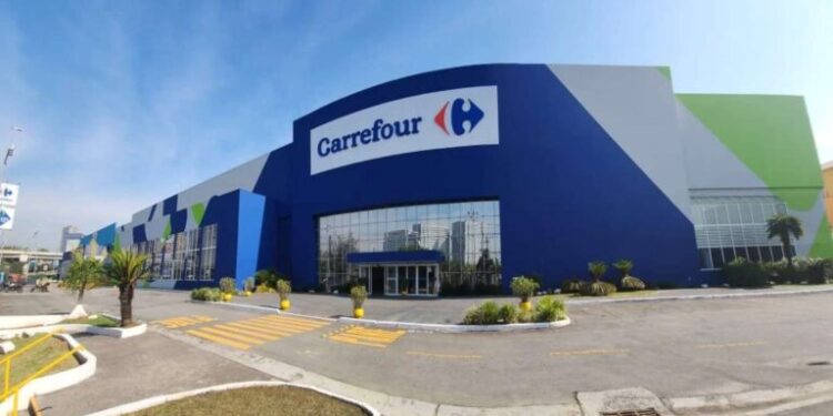 Grupo Carrefour emite comunicado importante para brasileiros com mais de 50 anos