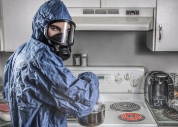 Metade dos brasileiros faz algo na cozinha que pode estar espalhando bactérias perigosas sem saber