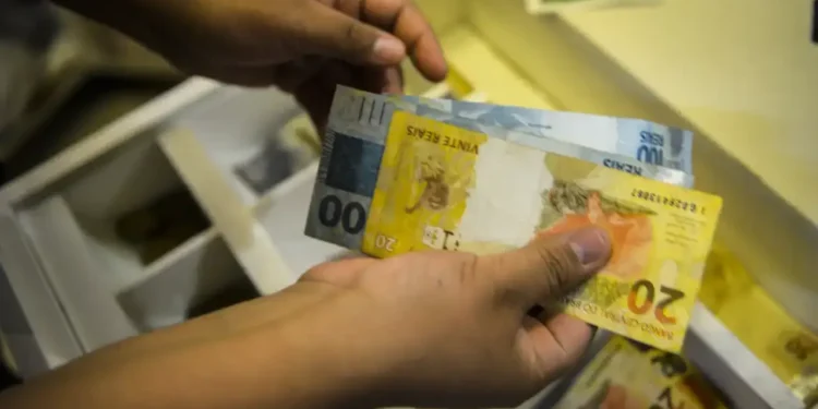 Milhões de brasileiros podem ter direito à parte de R$ 10,3 bilhões “parados”