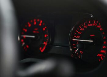 Motoristas recebem alerta sobre mudança na velocidade máxima nas rodovias no Brasil