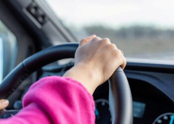 Nova lei vai permitir que adolescentes de 16 anos dirijam até 23h59 no Brasil