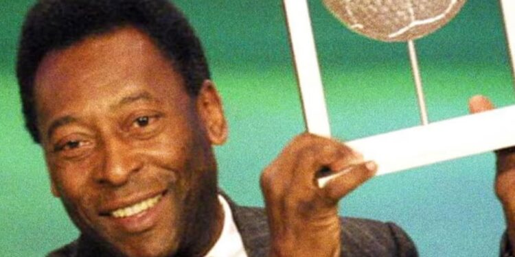 Pelé será eternizado mais uma vez com estátua inédita em cidade brasileira