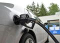 Pouca gente sabe, mas esse erro com a gasolina do carro pode render multa de R$ 130,16 e 4 pontos na CNH