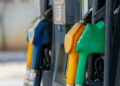 Motoristas recebem comunicado após gasolina atingir R$ 6,89 em postos brasileiros
