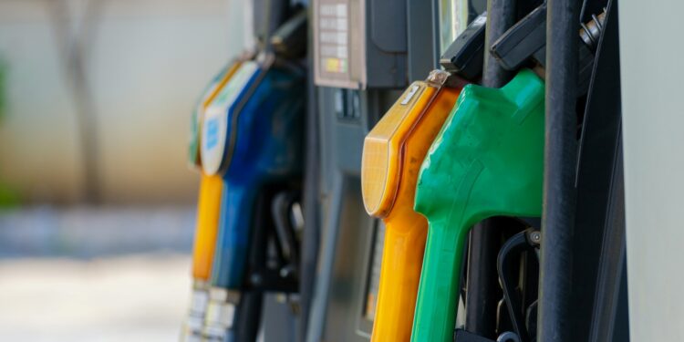 Motoristas recebem comunicado após gasolina atingir R$ 6,89 em postos brasileiros