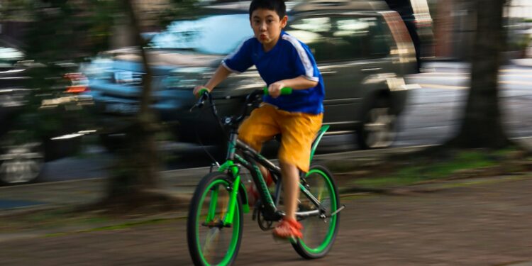 Nova regra pode proibir bicicletas para quem tem menos de 15 anos no Brasil