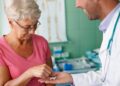 Novo remédio para Alzheimer chega ao Brasil e pode custar até R$ 12,7 mil por mês